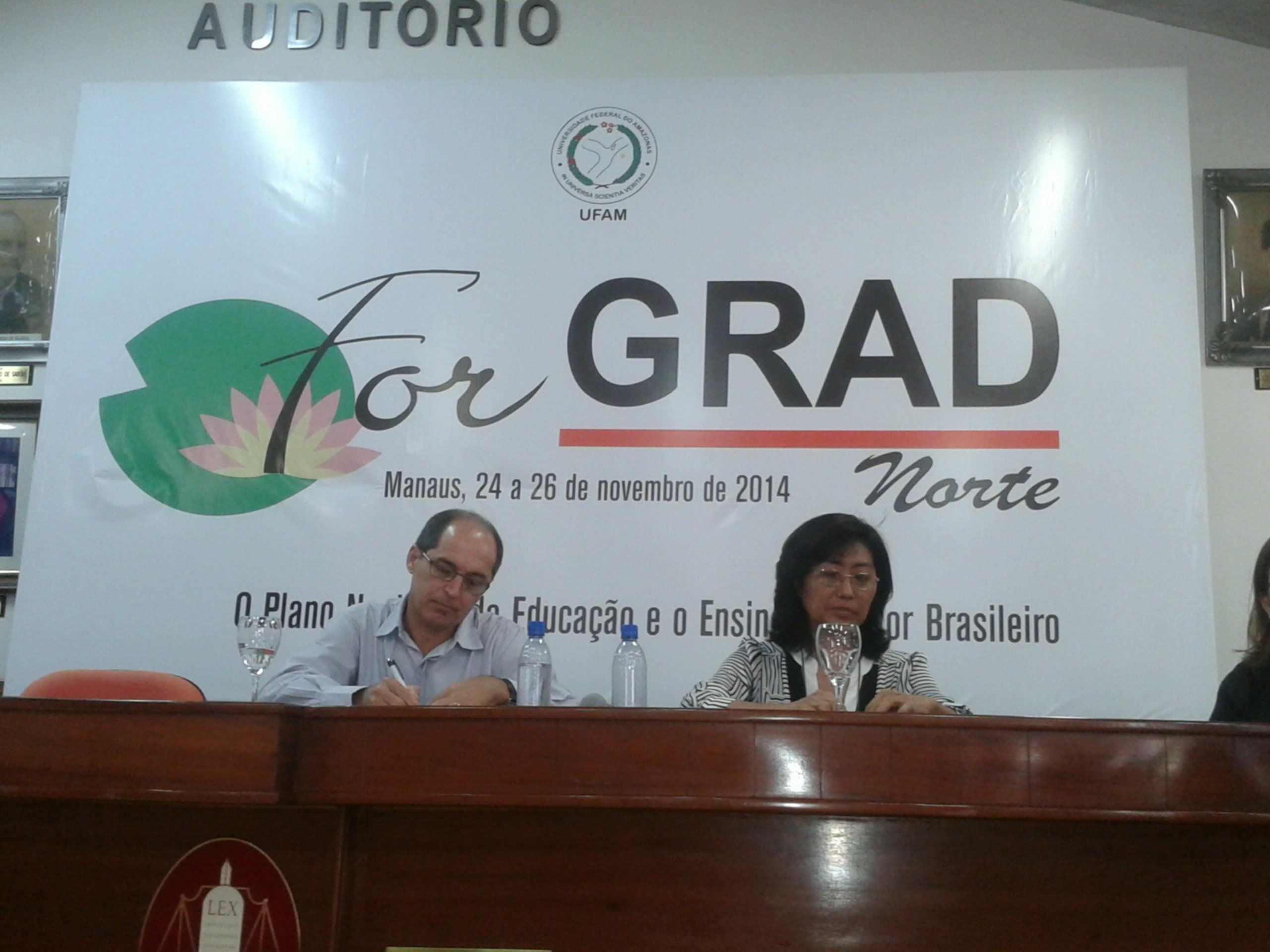 Vice-reitor da Ufam e pró-reitora da  UFPA durante palestra 